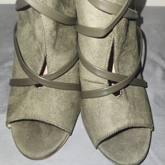 Journee Collection Olive Suede Open Toe Herka - Picture 6 of 6